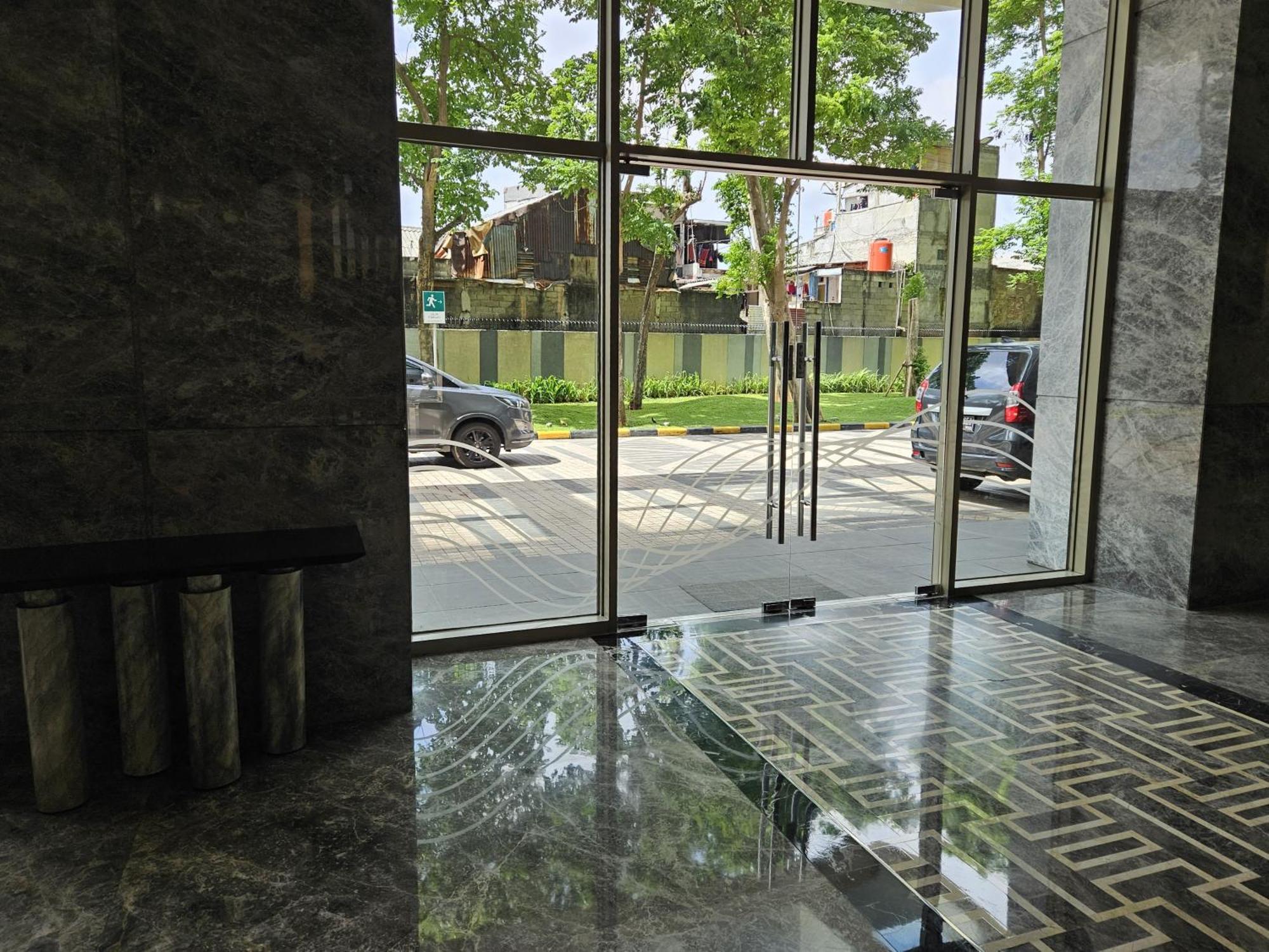 3Br Flat In Taman Anggrek Residence Джакарта Екстериор снимка